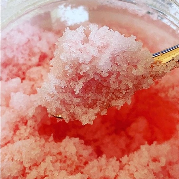 Tree Hut Strawberry Shea Sugar Scrub 18 oz. Exfoliating Hydrating Essential Oils - Picture 6 of 16